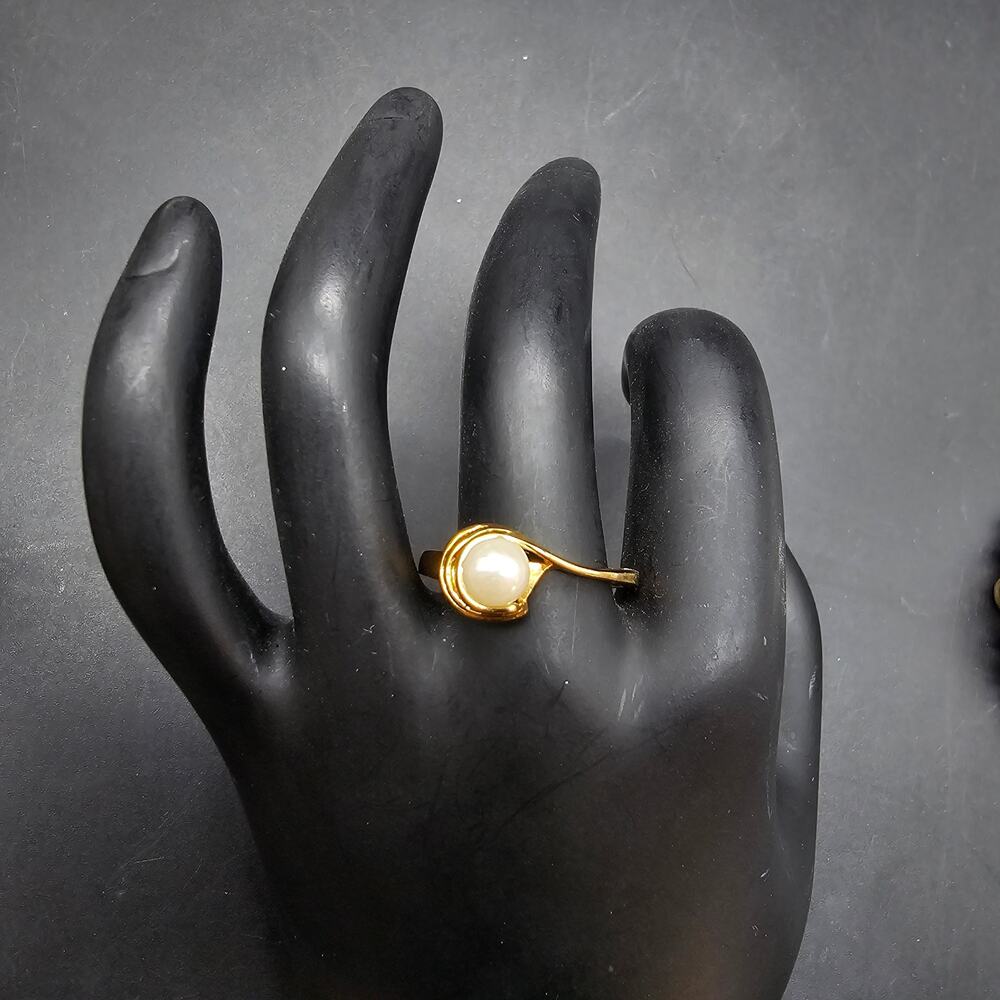 Faux Pearl Yellow Gold Tone Ring Signed DAC Size 8.75